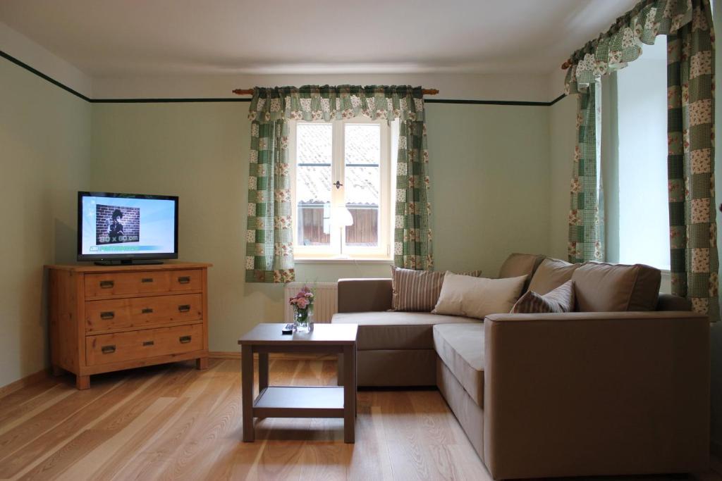 Ferienwohnung Schlossgaststätte Hohenberg Seeshaupt Zimmer foto