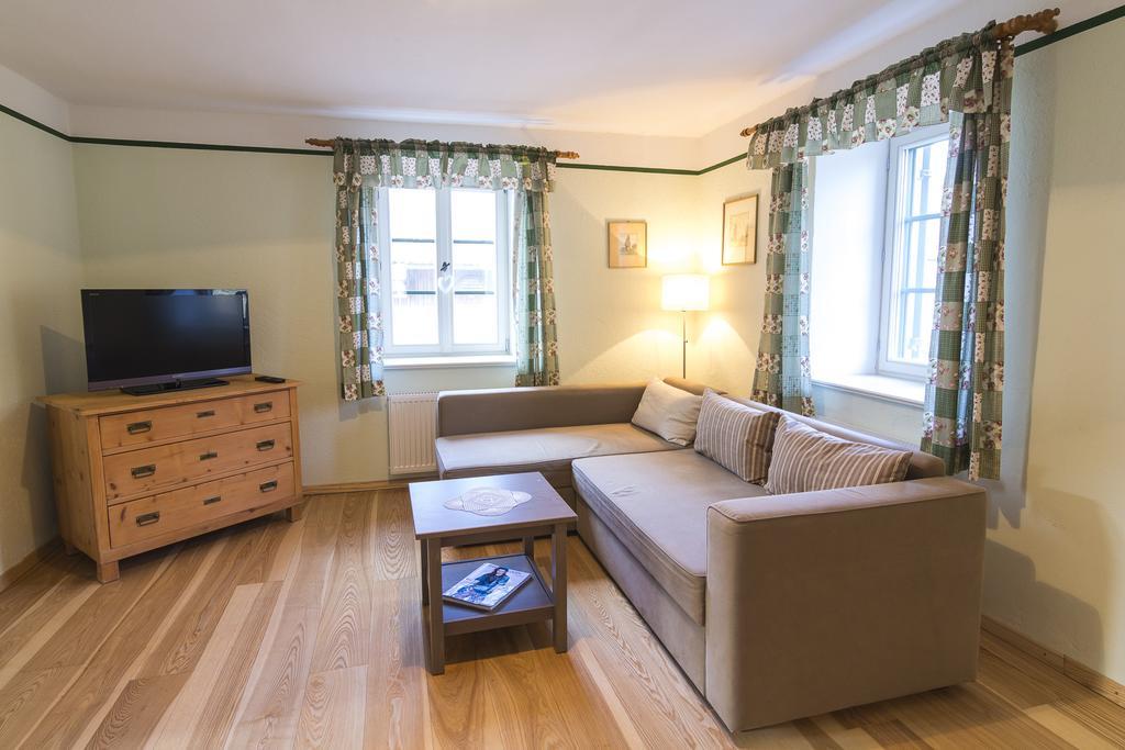 Ferienwohnung Schlossgaststätte Hohenberg Seeshaupt Exterior foto