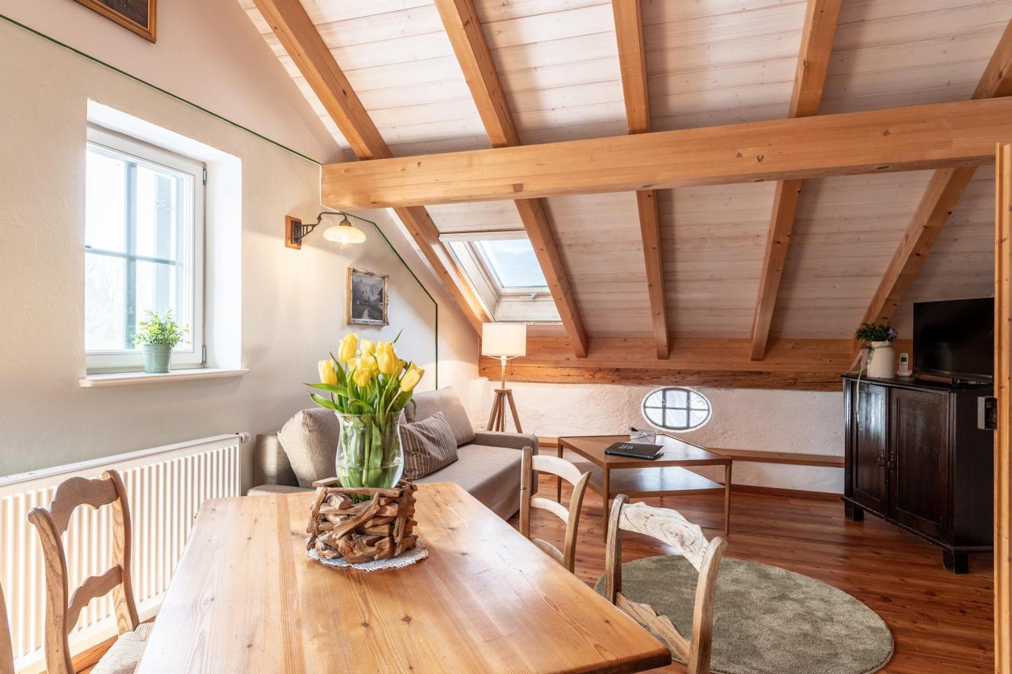 Ferienwohnung Schlossgaststätte Hohenberg Seeshaupt Exterior foto