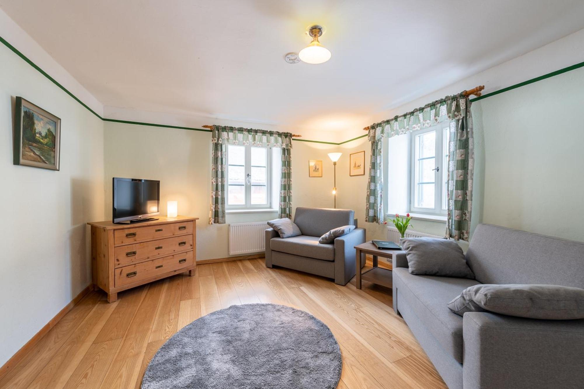 Ferienwohnung Schlossgaststätte Hohenberg Seeshaupt Exterior foto