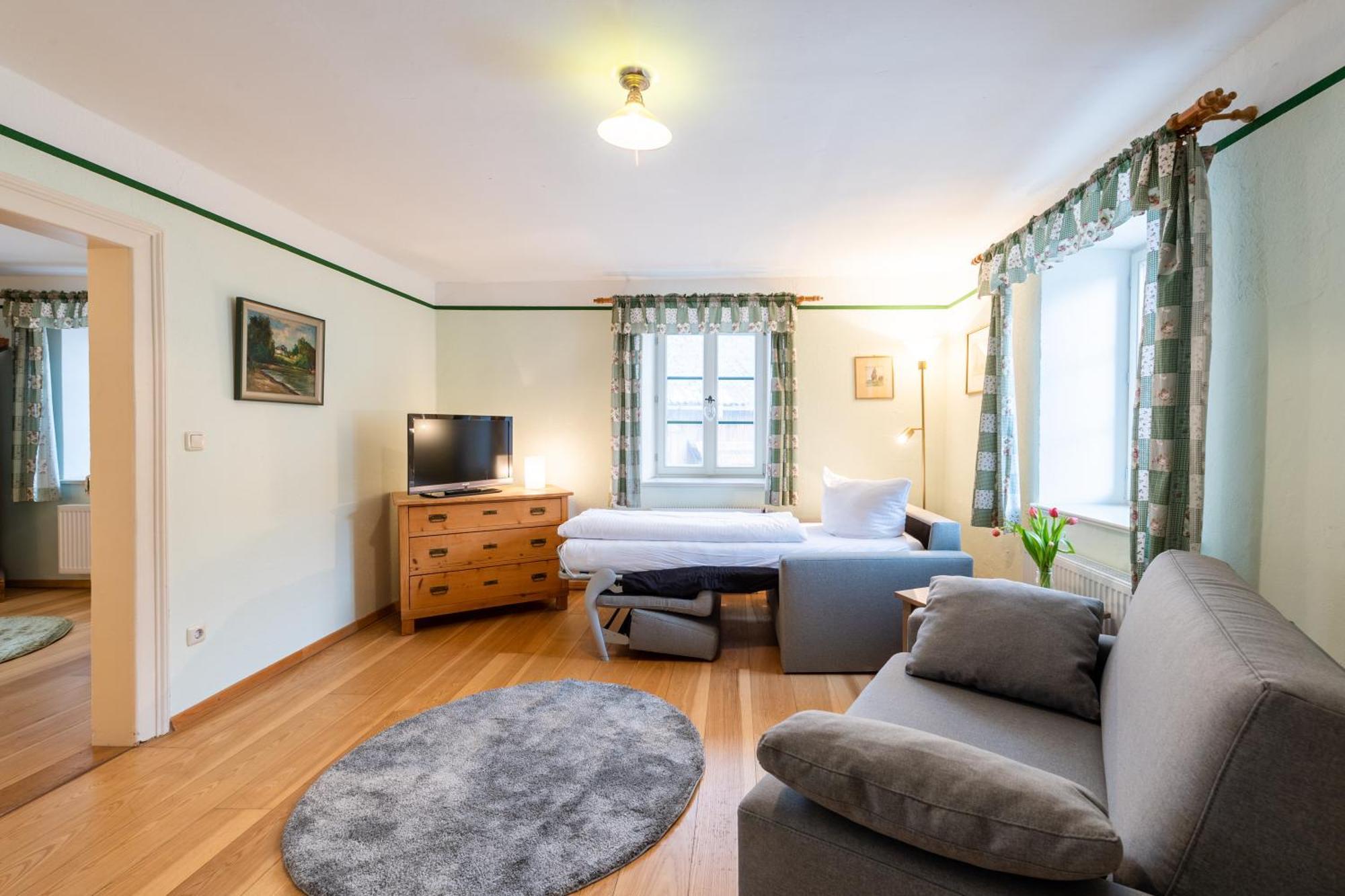 Ferienwohnung Schlossgaststätte Hohenberg Seeshaupt Exterior foto