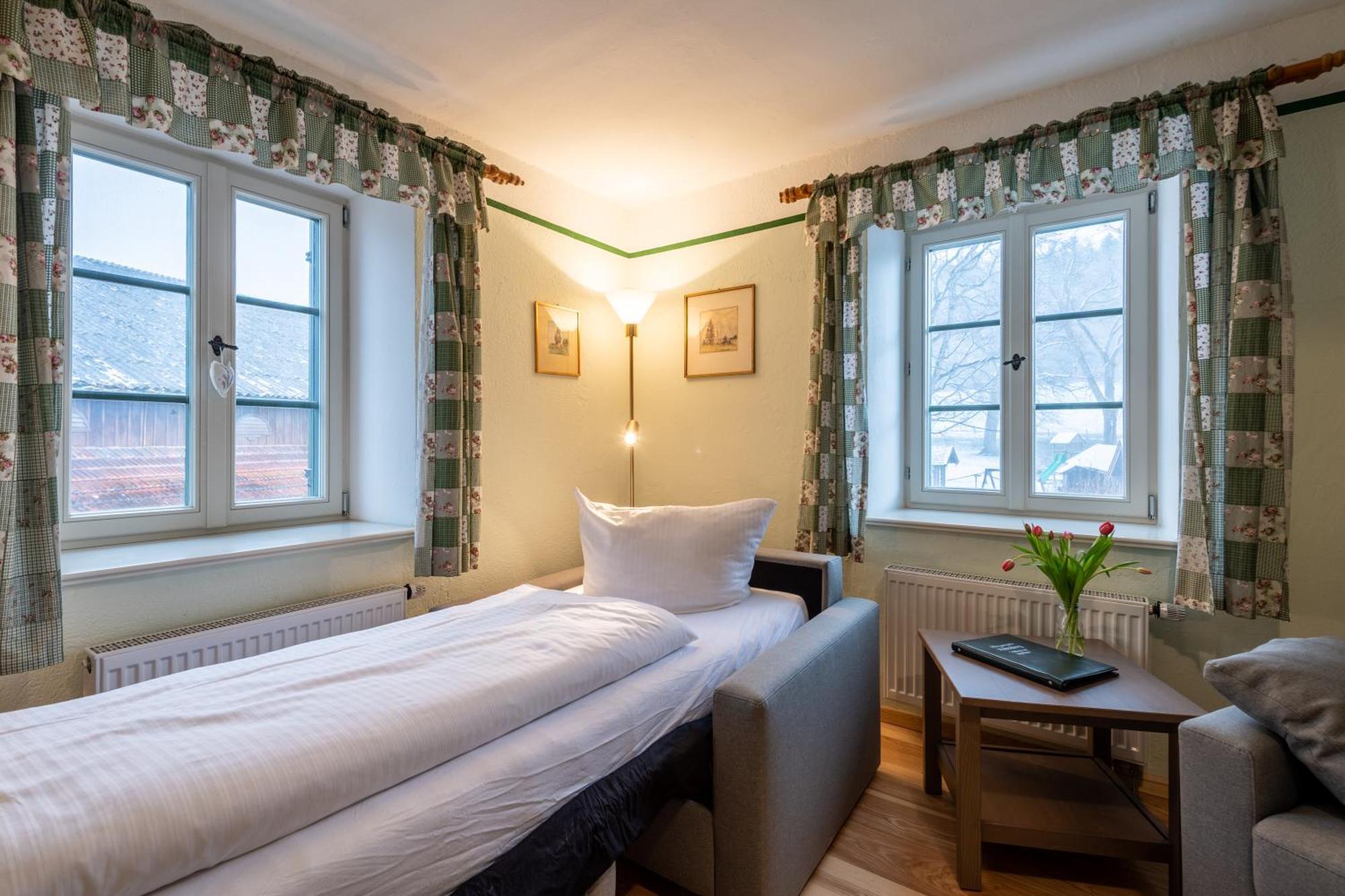 Ferienwohnung Schlossgaststätte Hohenberg Seeshaupt Exterior foto