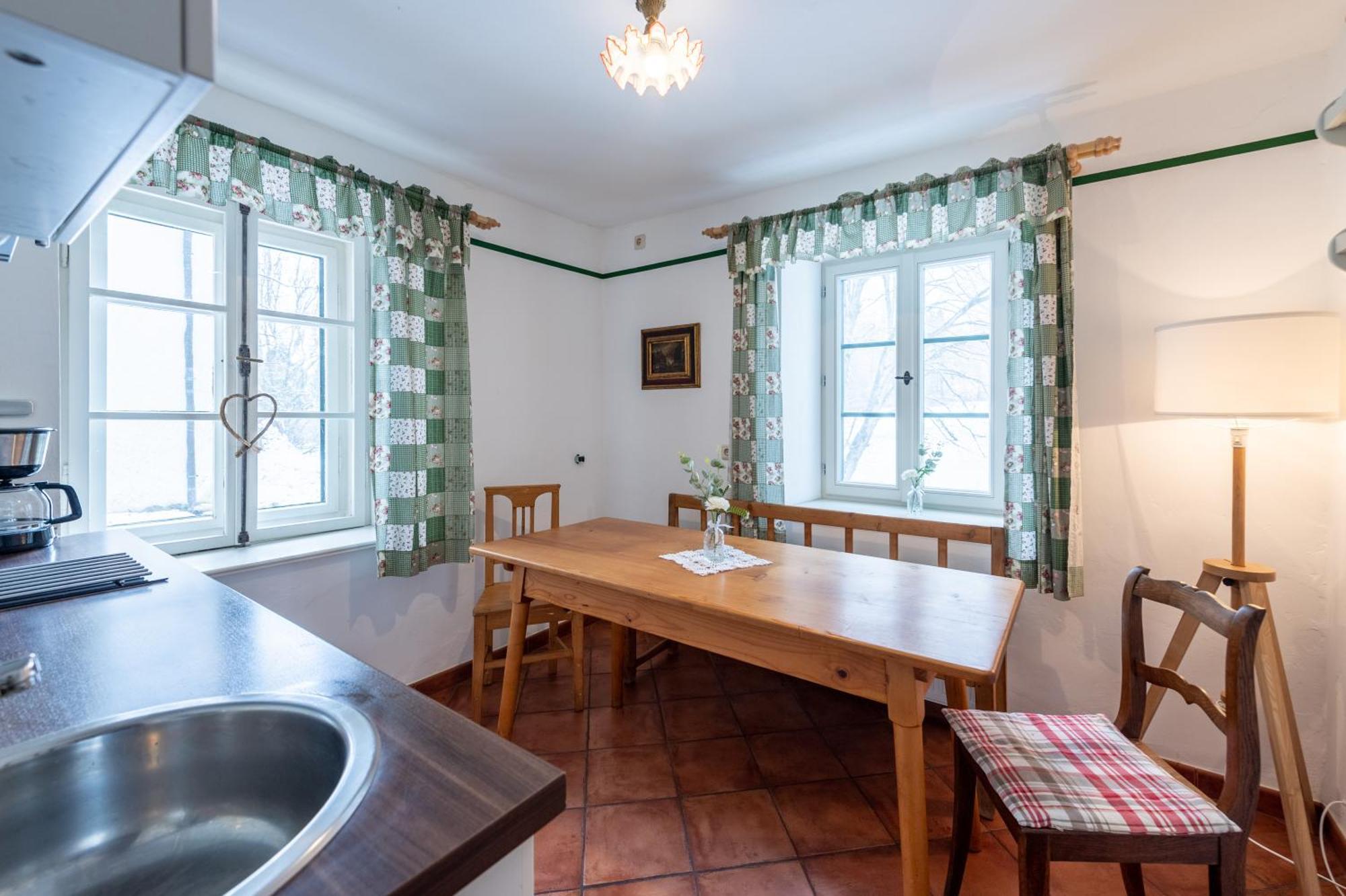 Ferienwohnung Schlossgaststätte Hohenberg Seeshaupt Exterior foto