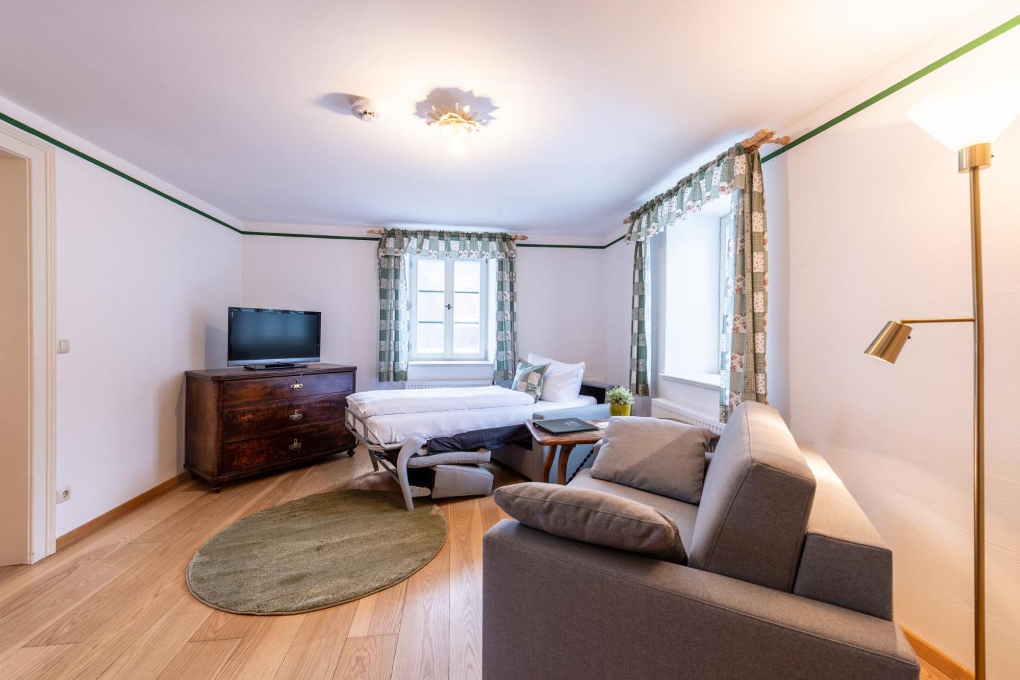 Ferienwohnung Schlossgaststätte Hohenberg Seeshaupt Exterior foto