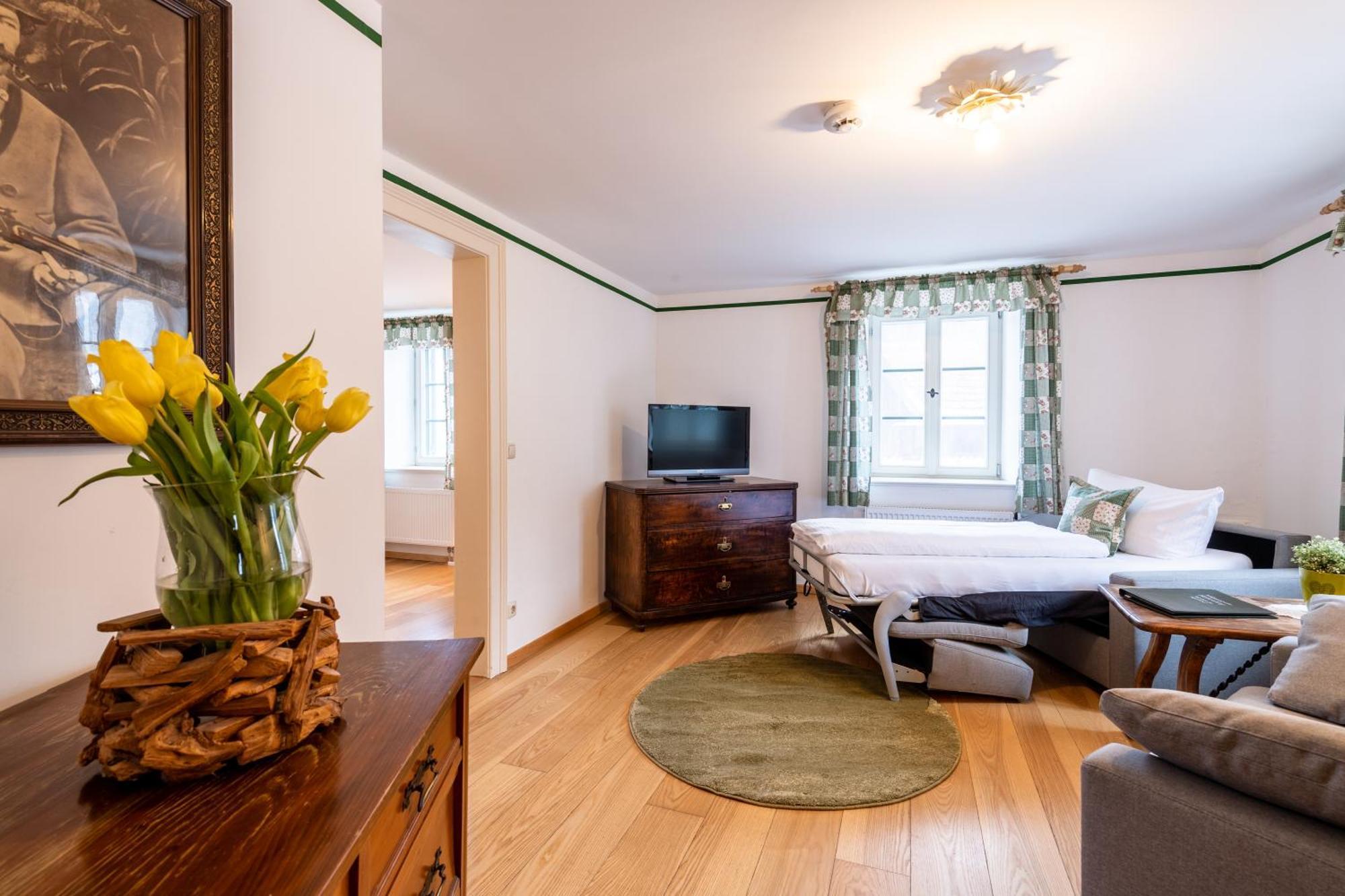 Ferienwohnung Schlossgaststätte Hohenberg Seeshaupt Exterior foto