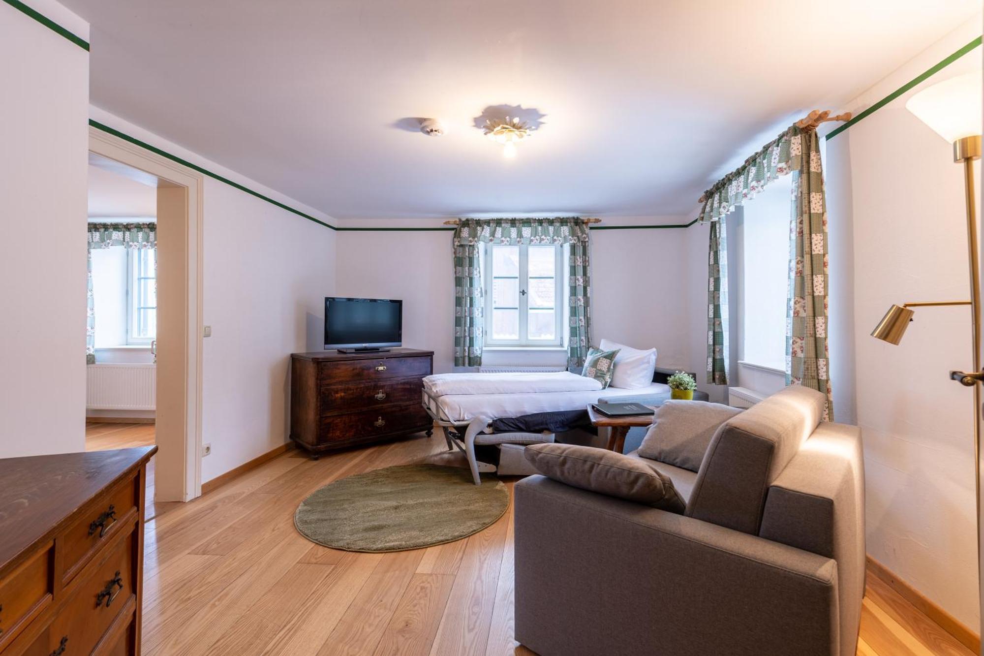 Ferienwohnung Schlossgaststätte Hohenberg Seeshaupt Exterior foto