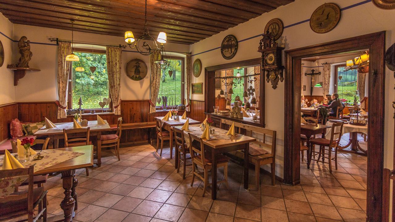 Ferienwohnung Schlossgaststätte Hohenberg Seeshaupt Exterior foto